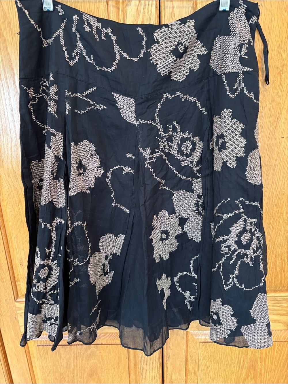 Monsoon black gauzy skirt with tan cross stitch flowers size 14